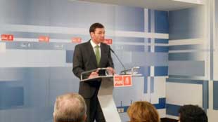 Tomás Gómez visitó a los bomberos. Foto cedida por PSM