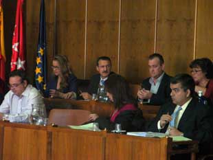 San Fernando comenzó su Pleno con un minuto de silencio por las víctimas de Violencia de Género